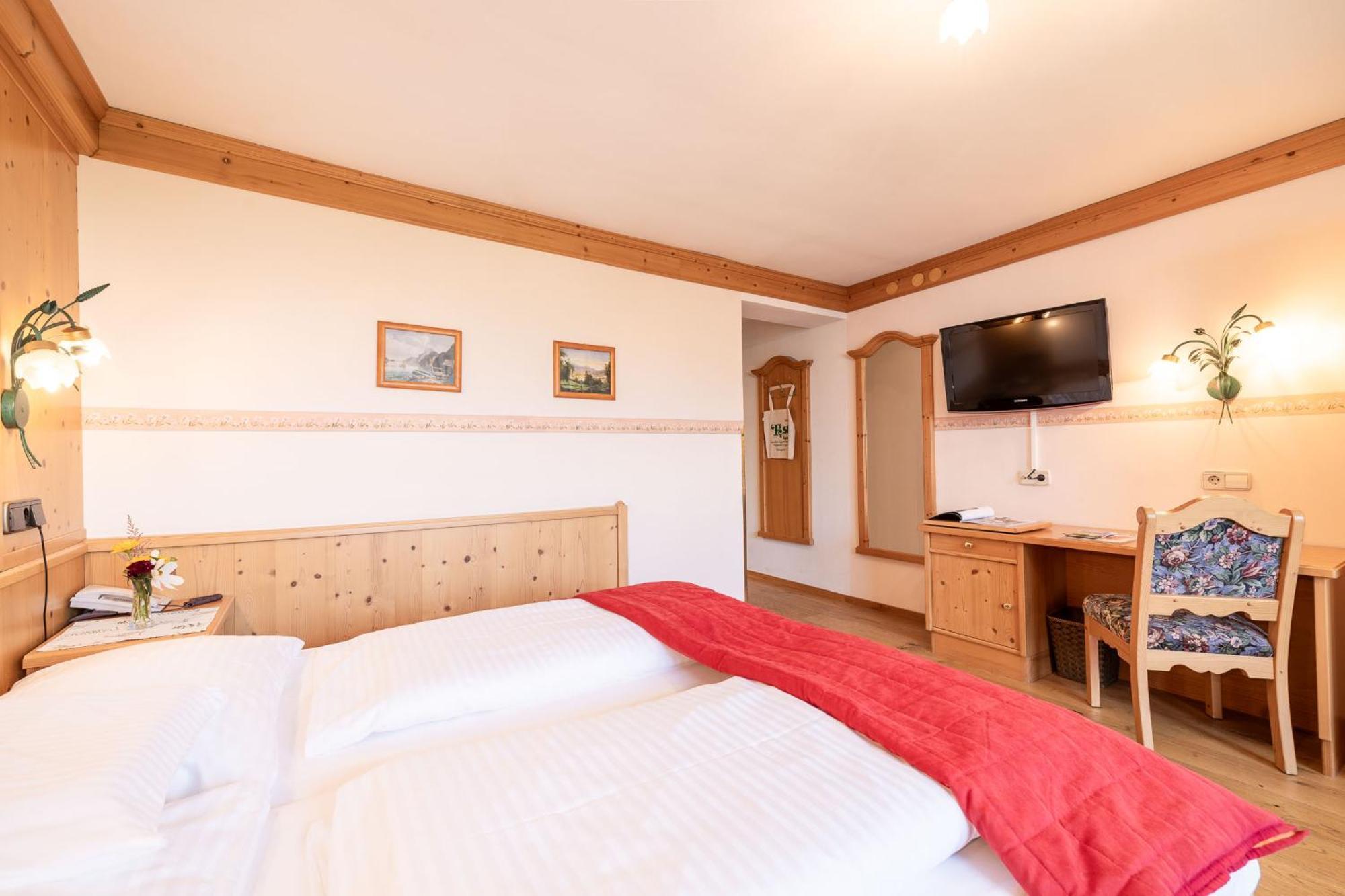 Oerglwirt Ferienwelt - Hotel Post Oerglwirt Mariapfarr Room photo