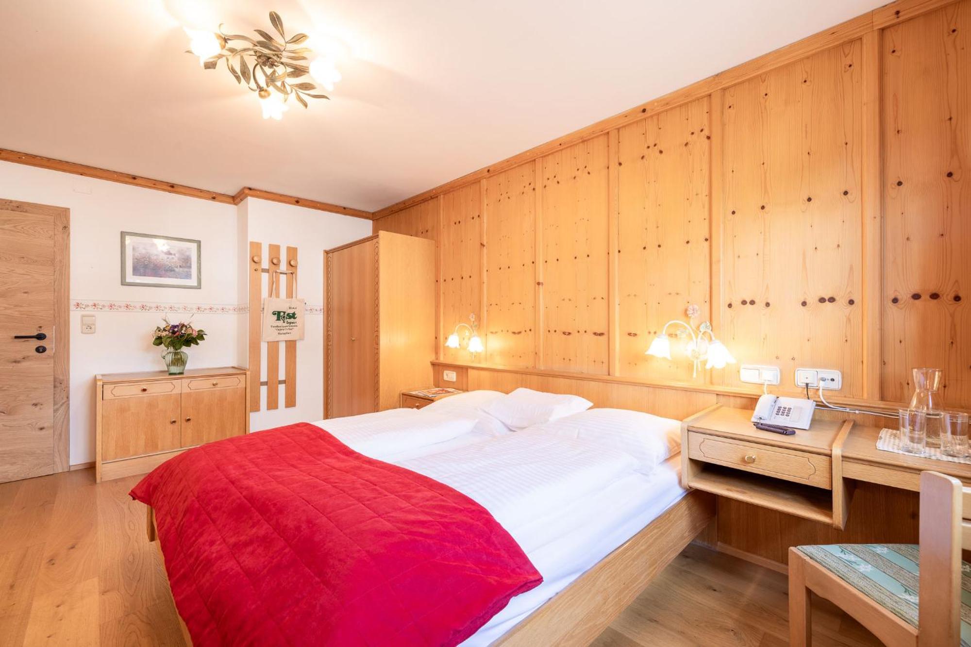 Oerglwirt Ferienwelt - Hotel Post Oerglwirt Mariapfarr Room photo
