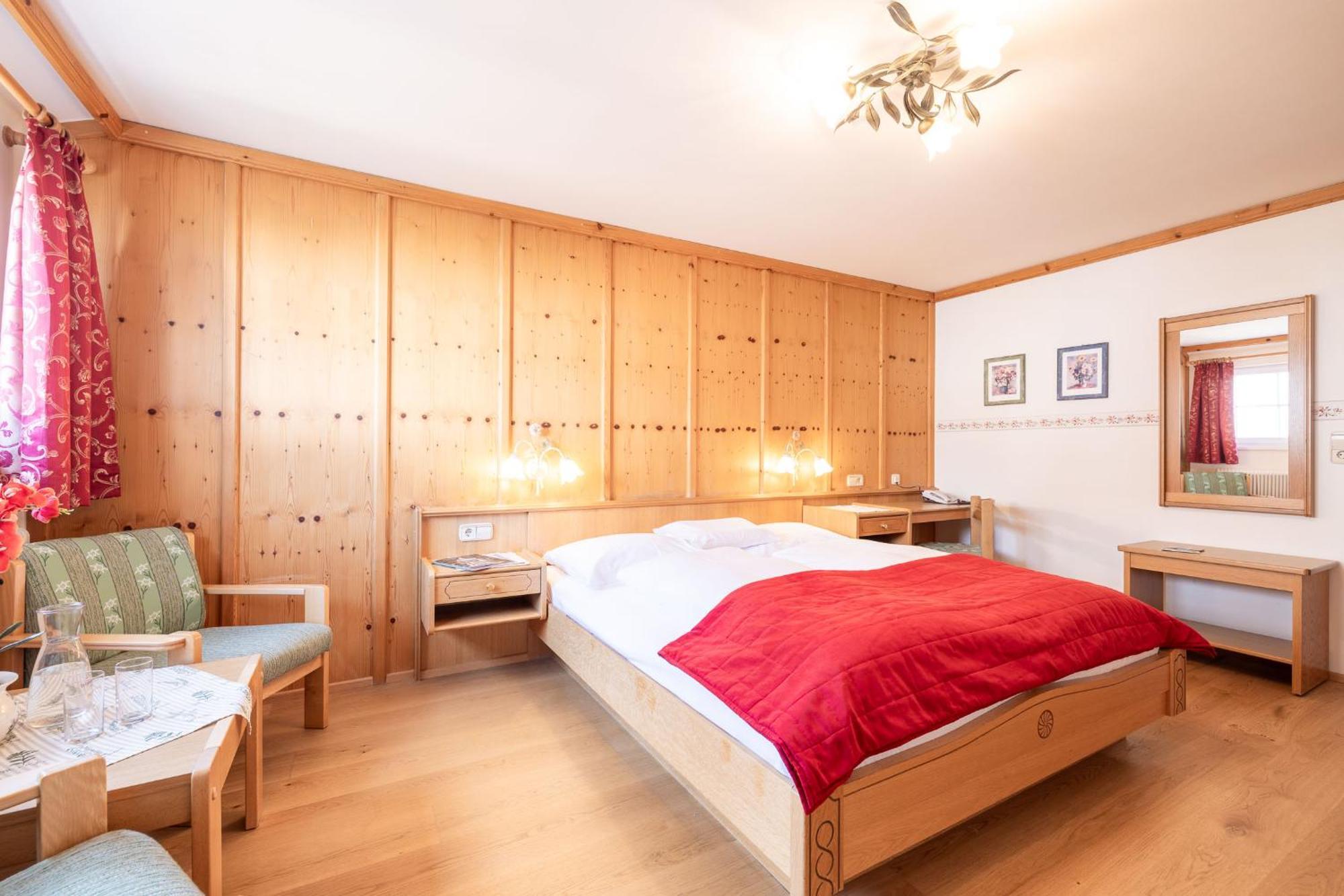 Oerglwirt Ferienwelt - Hotel Post Oerglwirt Mariapfarr Room photo