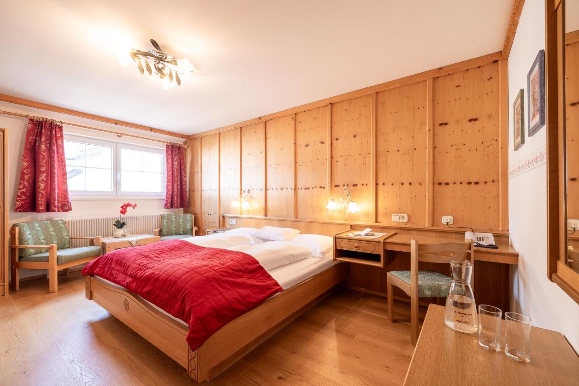 Oerglwirt Ferienwelt - Hotel Post Oerglwirt Mariapfarr Room photo