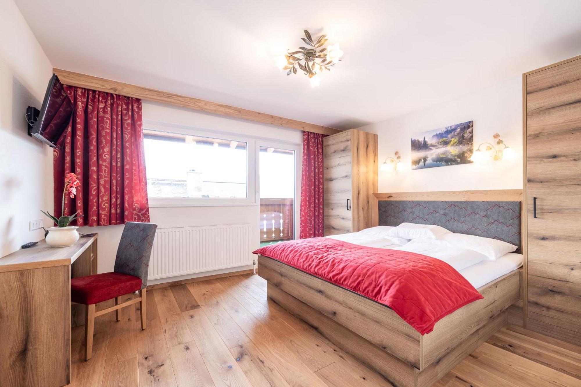 Oerglwirt Ferienwelt - Hotel Post Oerglwirt Mariapfarr Room photo